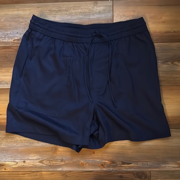 Lands’ End High Rise Drawstring 5" TENCEL™ Fiber Shorts medium 10-12 navy blue - Picture 2 of 8